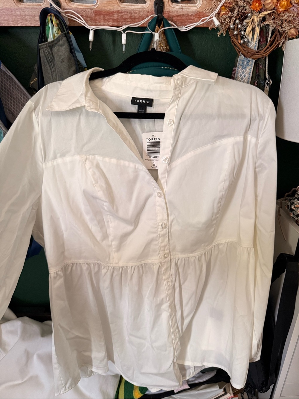 Torrid White Peplum Button-Front Blouse